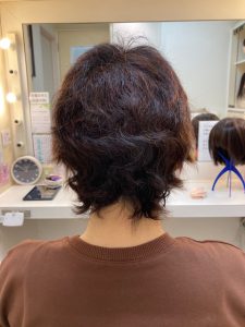 抗がん剤治療後のくせ毛にストレートパーマとカットでウィッグ卒業