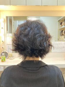 抗がん剤治療後の自毛のお手入れ、縮毛矯正カラーカットで大変身
